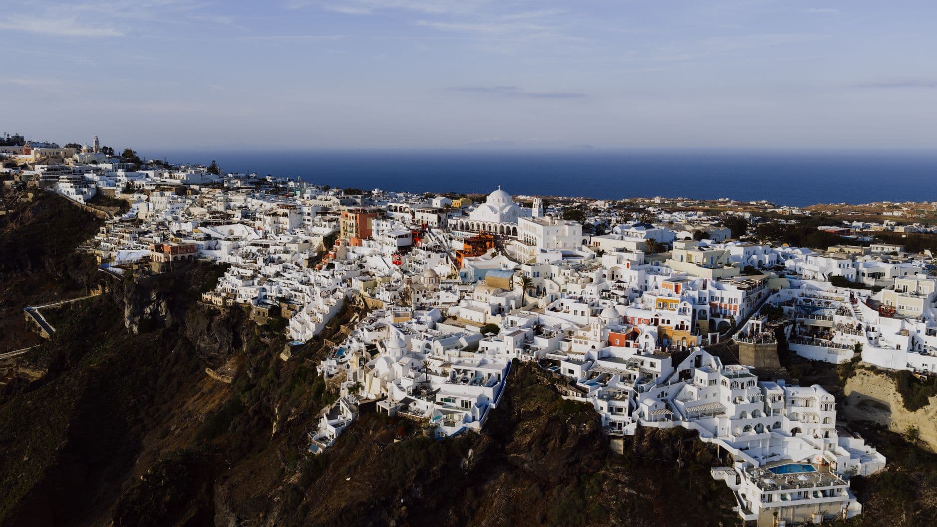 Scorcio di Santorini, a poca distanza dall'aeroporto